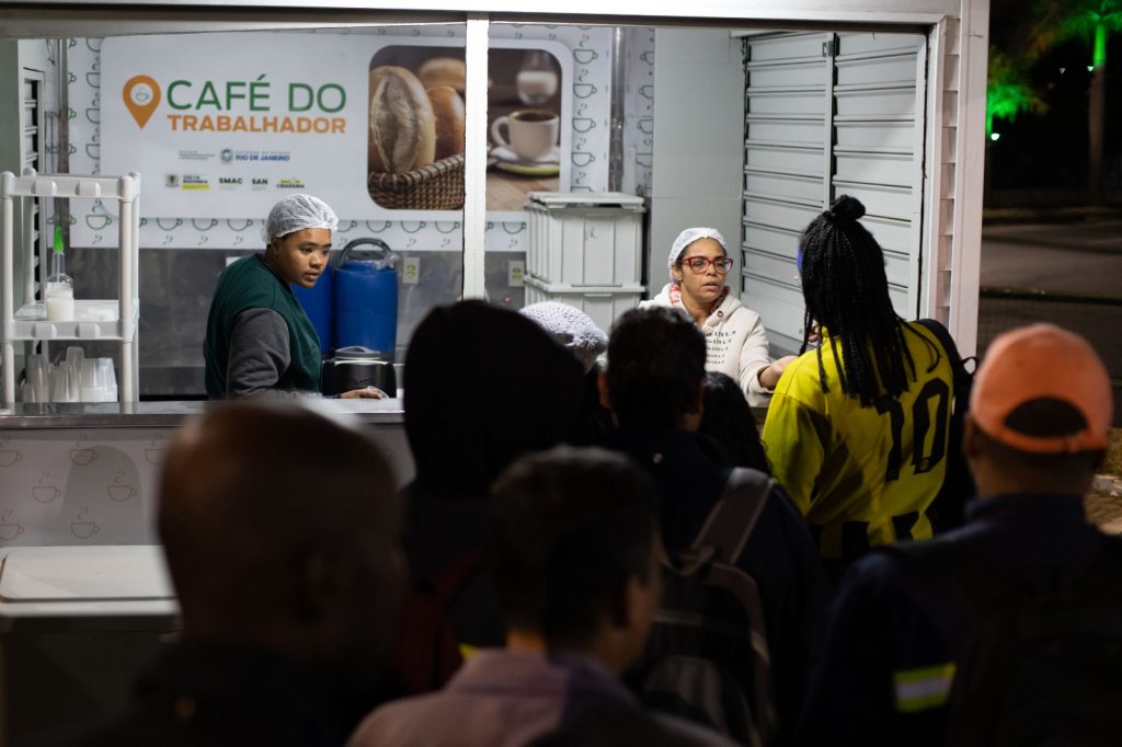 ‘Café do Trabalhador’ em Volta Redonda distribui 2.500 kits de café da manhã em cinco dias