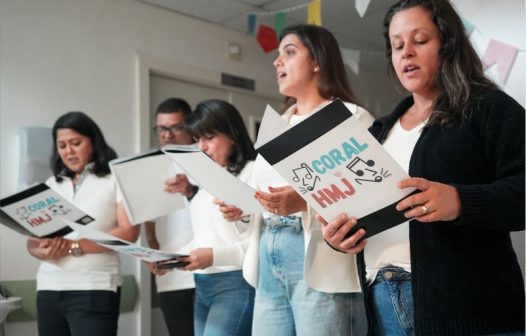 Coral leva emoção aos pacientes de hospital em Angra dos Reis