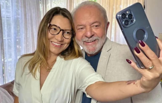 Primeira-dama quer Lula mais moderninho, usando cores claras