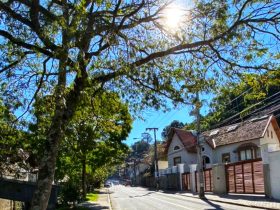 Petrópolis celebra instalação de lâmpadas de LED