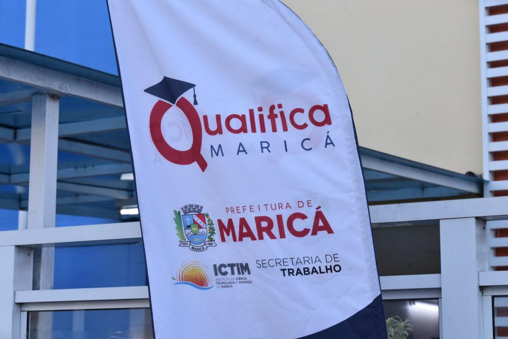 Qualifica Maricá forma 800 alunos