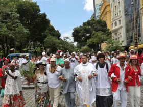 Quem ataca símbolos religiosos não pode ser contratado pela Prefeitura do Rio