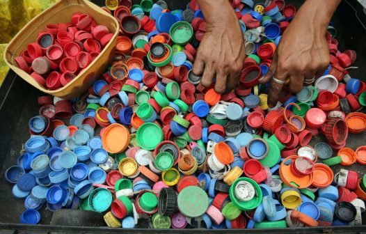 Campanha de coleta de tampinhas plásticas na capital