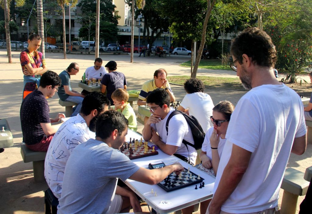 Do xadrez ao “copacabana”: o jogo e a jogatina na vida, no