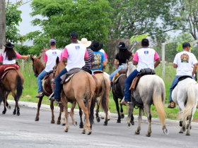 Cavalgada Rosa e Azul em Resende no domingo