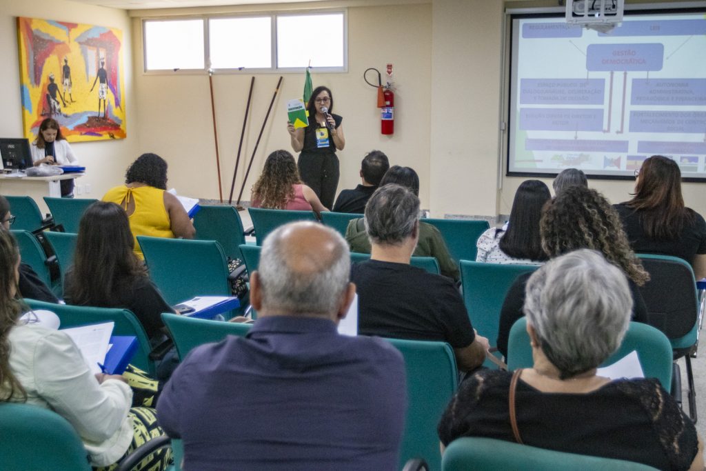 Macaé reúne professores em evento intermunicipal