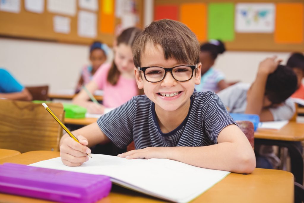 Óculos de graça para alunos de Petrópolis