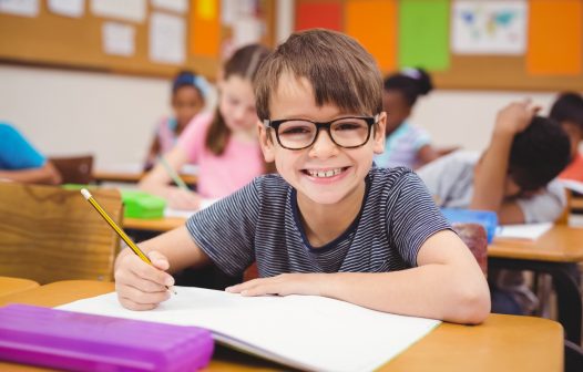 Óculos de graça para alunos de Petrópolis