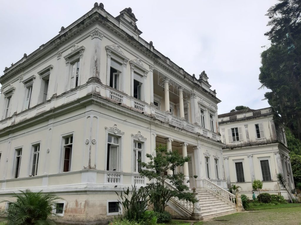 Prefeitura de Petrópolis convoca professores