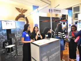 Alunos do Liceu de Petrópolis participam de feira