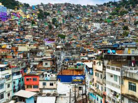 Exposição na Uerj retrata resistência das favelas