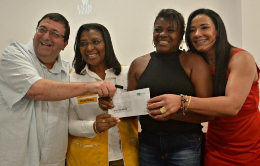 Moradores de Volta Redonda recebem Cartão Recomeçar