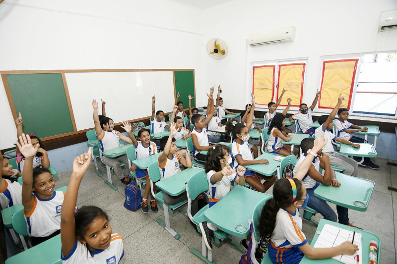 Nova Iguaçu efetiva matrículas na rede municipal de ensino