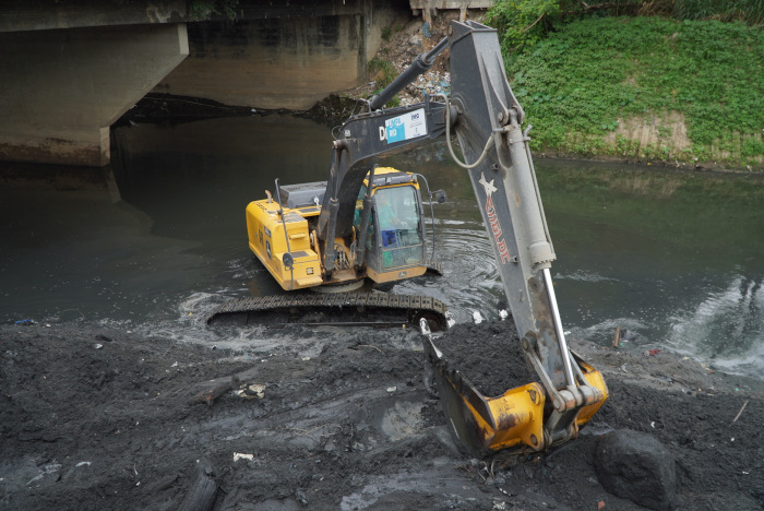 Limpeza do Rio Alcântara continua em São Gonçalo