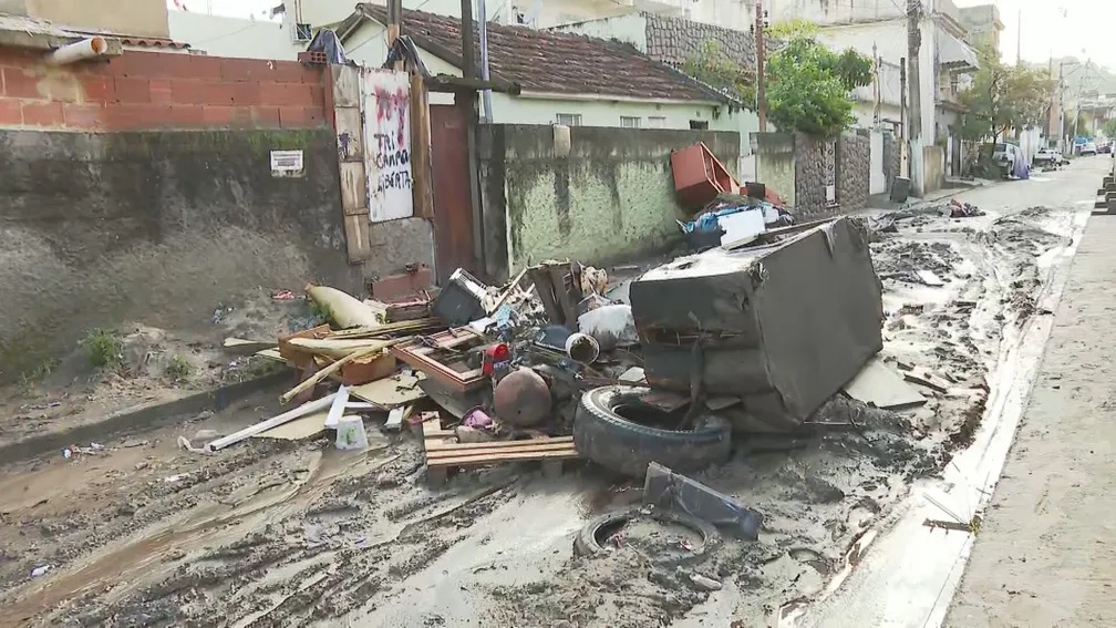 Enchentes em São Gonçalo: A bagunça também é nossa!