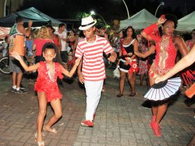 Carnaval em São Gonçalo tem alegria e torcida pela Porto da Pedra