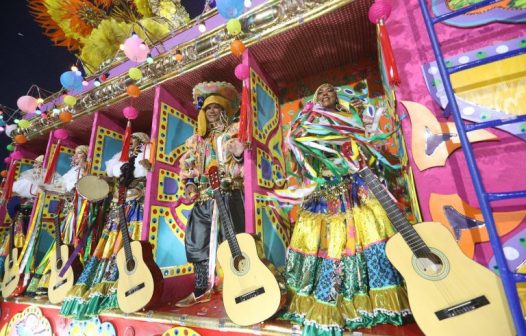 Escolas encantam público no primeiro dia do Grupo Especial no carnaval do Rio