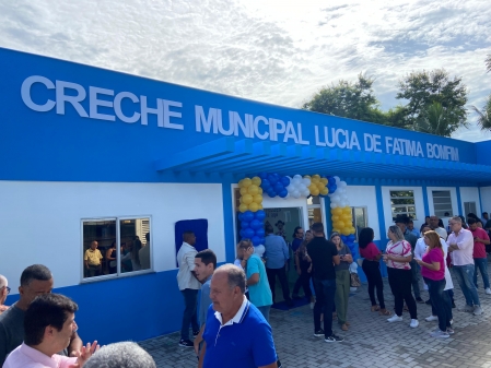 Creche municipal inaugurada em Caxias
