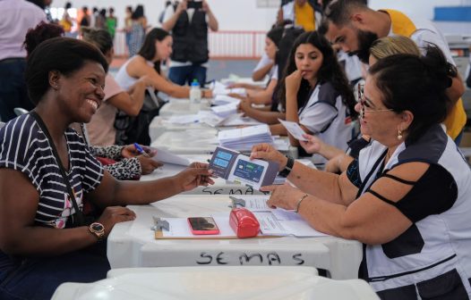 Cartão Recomeçar: moradores de Nova Iguaçu recebem benefício