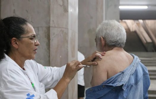 Covid-19 cai e casos de síndrome gripal crescem no Rio