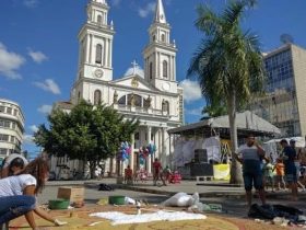 Fé, tradição e arte: fiéis de Campos nos preparativos para Corpus Christi