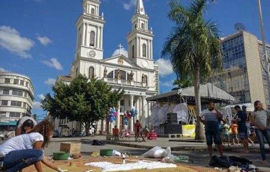 Fé, tradição e arte: fiéis de Campos nos preparativos para Corpus Christi