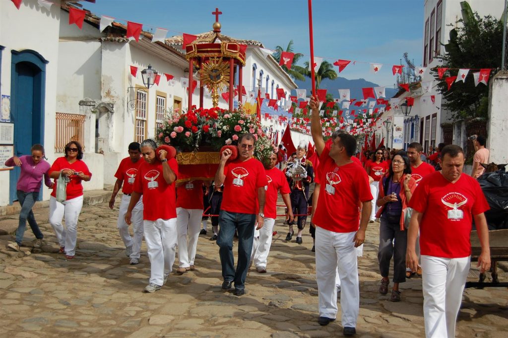 Festa do Divino segue até domingo em Paraty