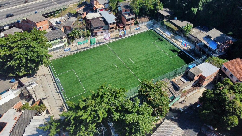 Niterói tem novo campo de futebol no Barreto