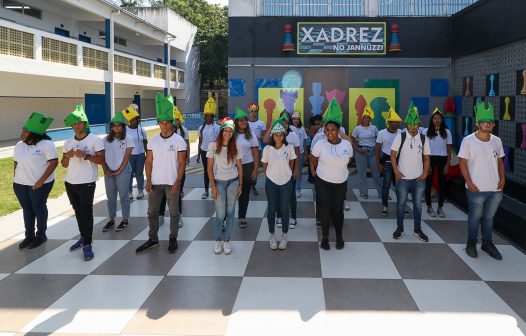 Xadrez humano mobiliza mais de cinco mil alunos