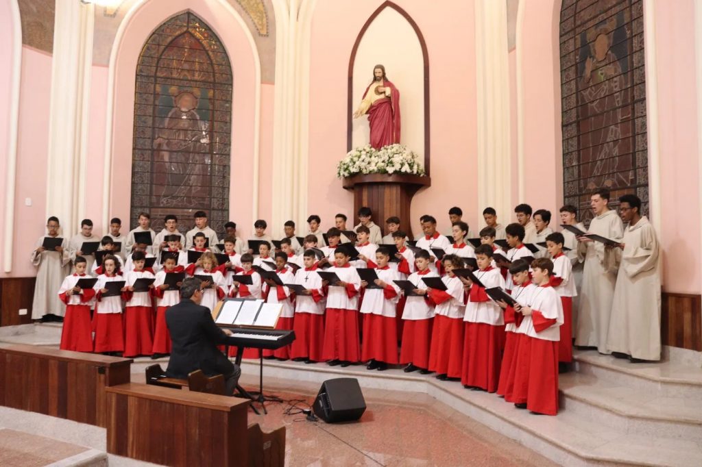 Coral dos Canarinhos de Petrópolis se apresenta no Música na Matriz