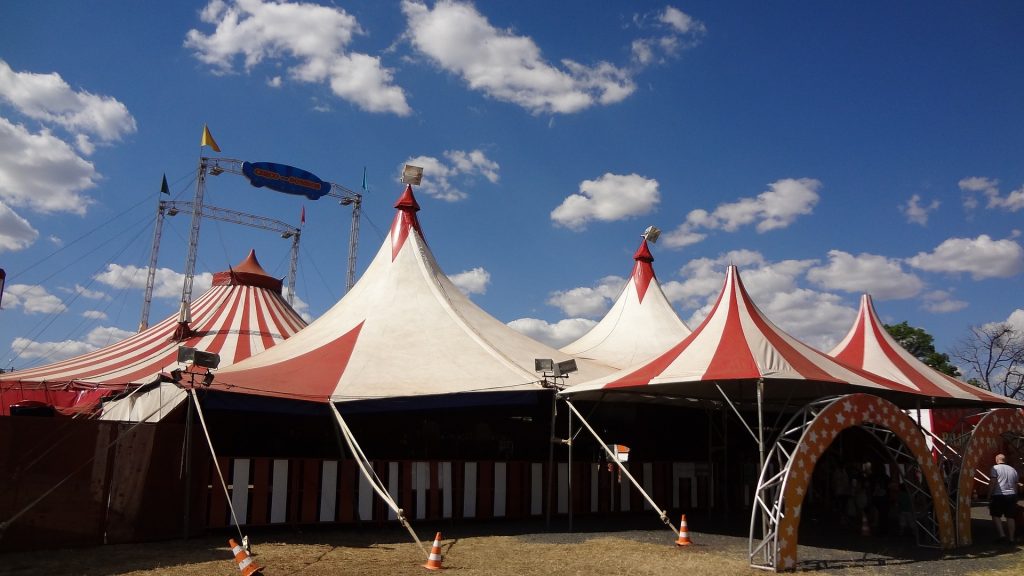 Cordeiro recebe o espetáculo inclusivo do Montovani Circus