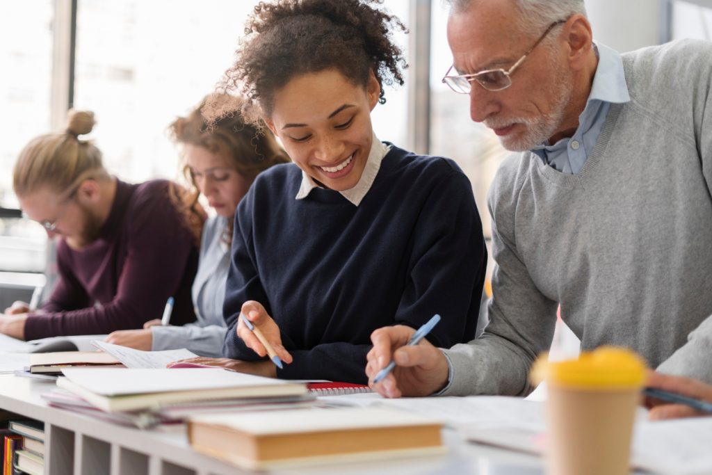 Educação de Jovens e Adultos com matrículas abertas em Magé