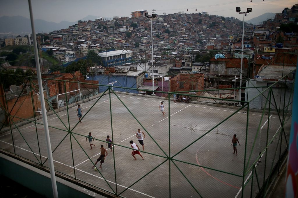 A importância do futebol e a transformação da ação do tempo