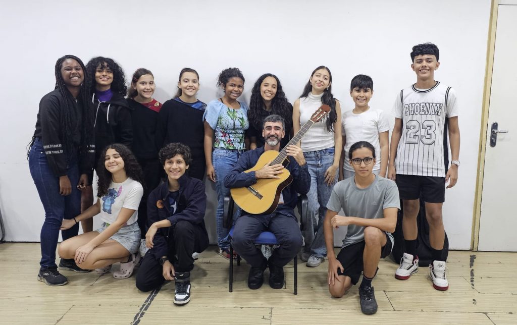 Inscrições abertas para cursos gratuitos de teatro e violão em Caxias