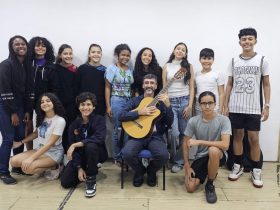 Inscrições abertas para cursos gratuitos de teatro e violão em Caxias