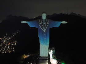 Cristo Redentor homenageia Silvio Santos