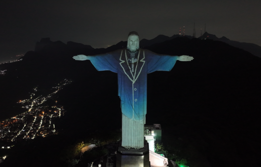 Cristo Redentor homenageia Silvio Santos