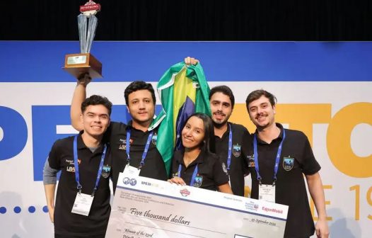 Alunos da UFRJ vencem torneio internacional de petróleo