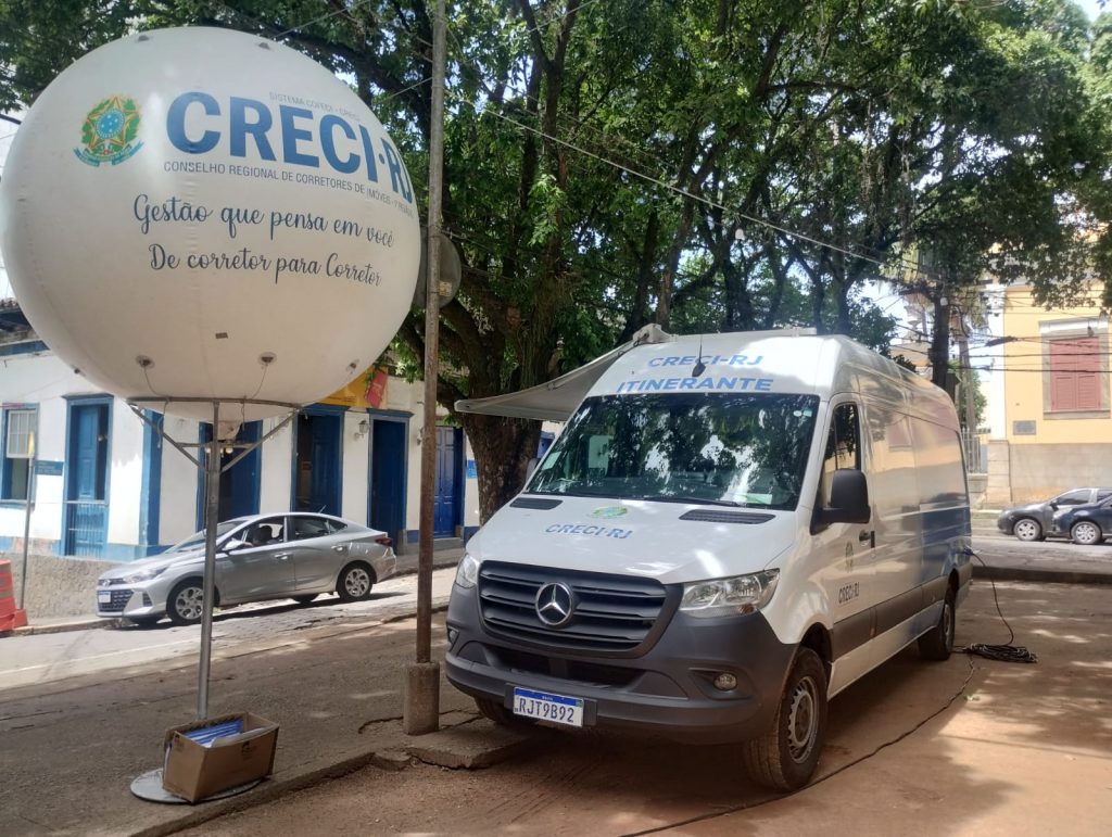 Pela 1ª vez em Valença, Creci-RJ Itinerante leva informação a moradores da cidade