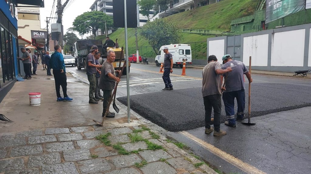 Prefeitura de Teresópolis implanta faixa elevada para garantir segurança de pedestres