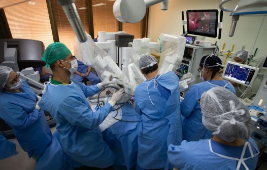 Cirurgias gratuitas com uso de robô são realizadas em Volta Redonda