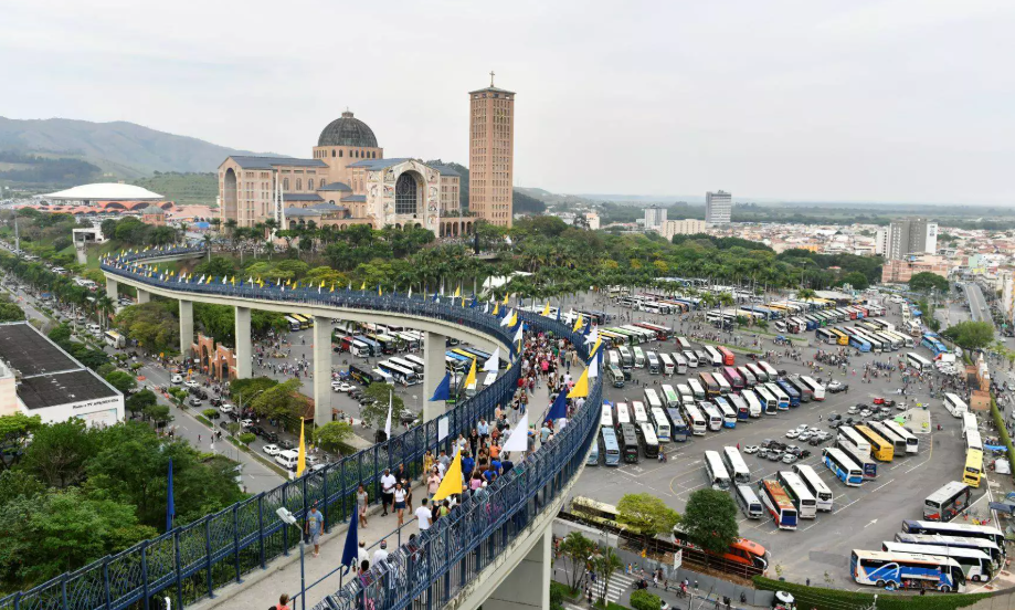 Romarias unem fé e tradição rumo a Aparecida