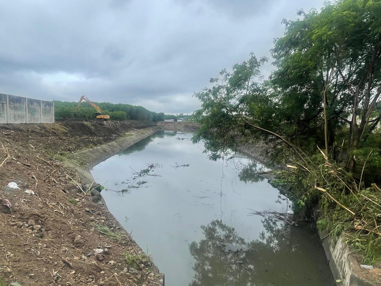 Limpeza de rios e canais avança em Duque de Caxias