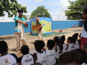 Projeto distribui livros nas escolas municipais de Campos