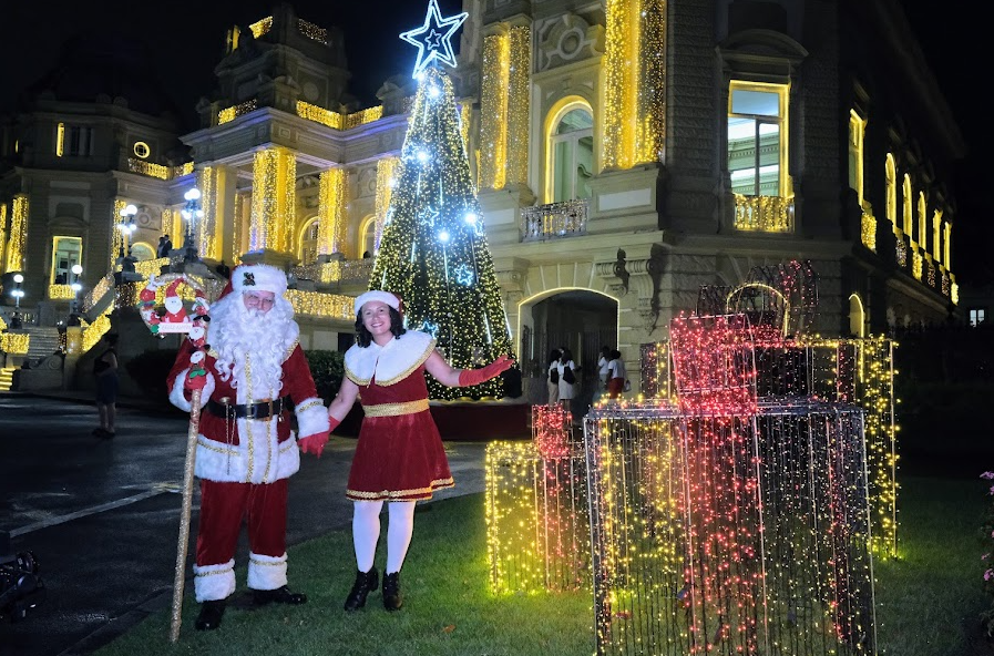 Palácio Guanabara ganha iluminação e árvore interativa de Natal