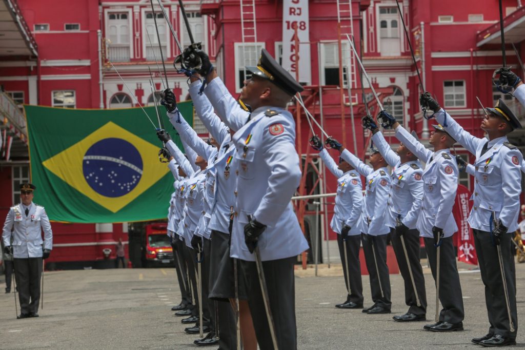 Corpo de Bombeiros do Rio abre concurso com 50 vagas para cadetes