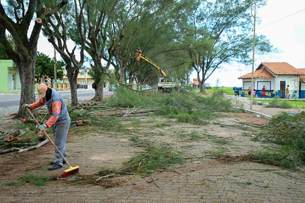 Verão 2025: prefeitura inicia preparação da Praia de Farol