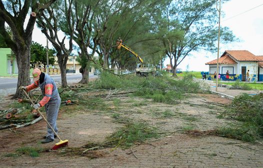 Verão 2025: prefeitura inicia preparação da Praia de Farol