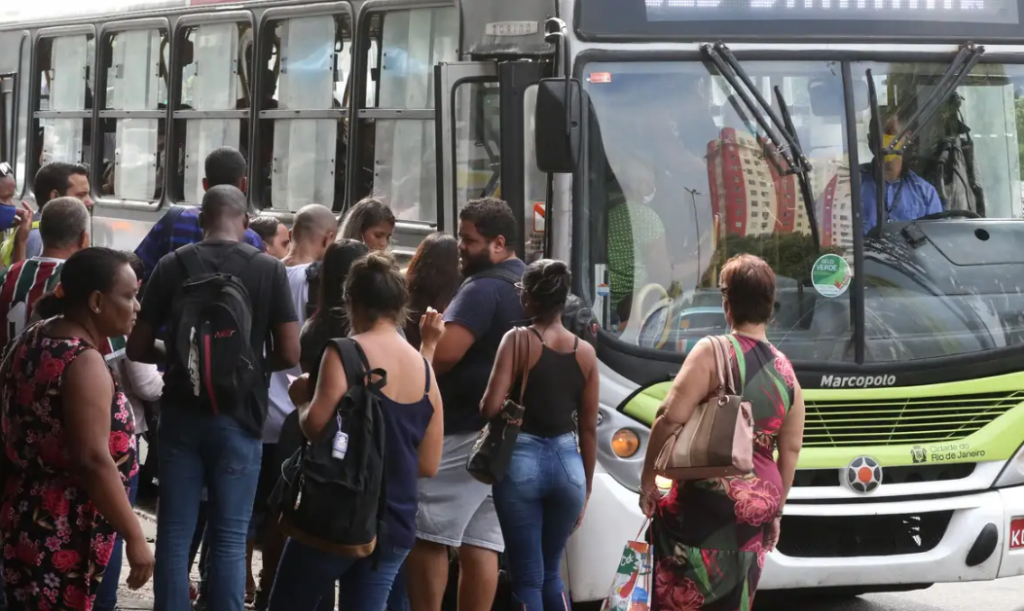 Ônibus da capital terão ar condicionado monitorado pela prefeitura