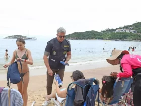 Procon de Búzios promove ação contra preços abusivos em praia